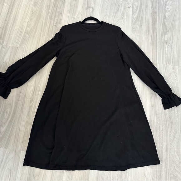 Chic & Effortless Black Sweater Dress 
Size XL - Picture 2 of 2